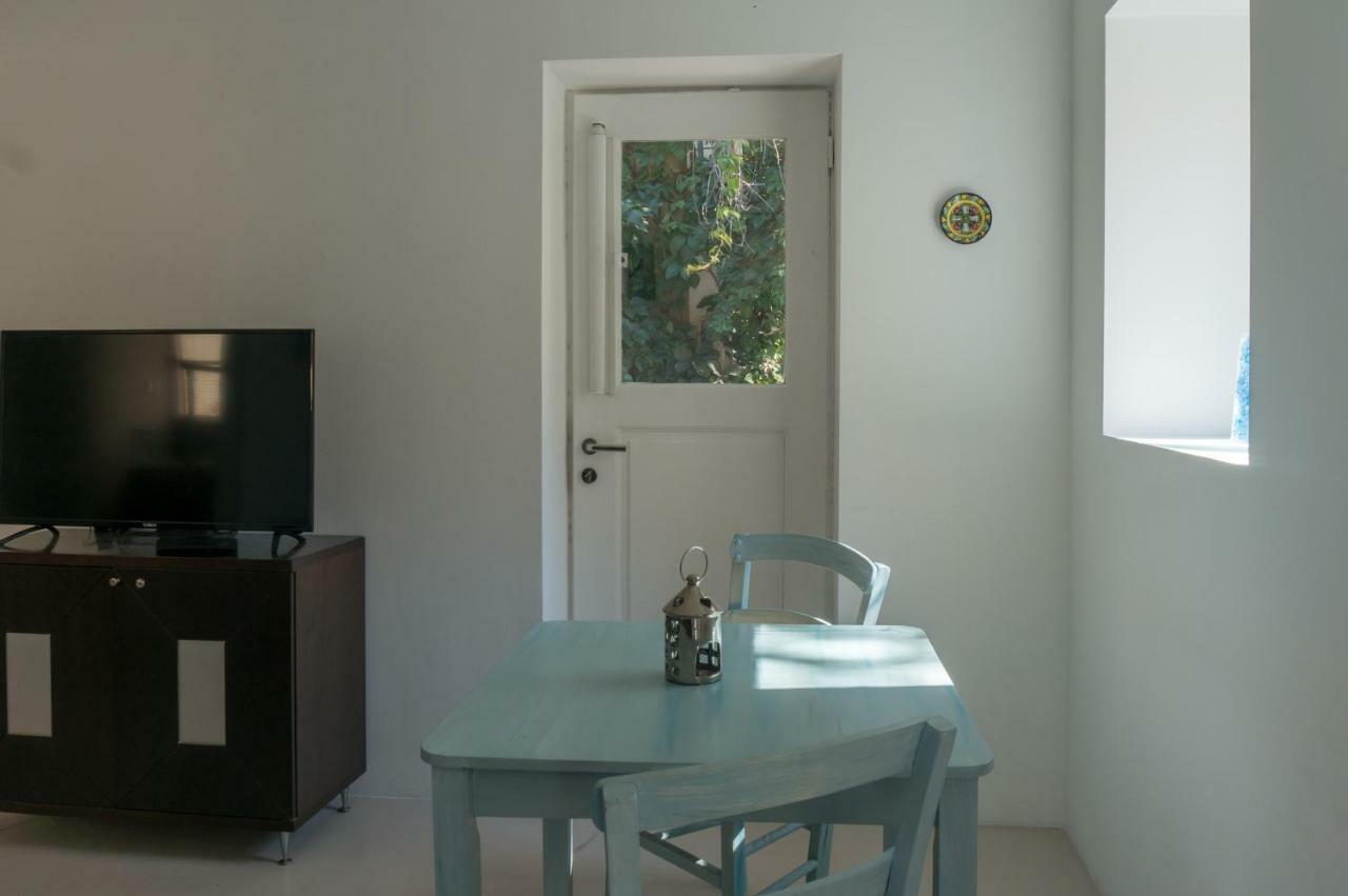 The Little Prince In Plaka アテネ エクステリア 写真